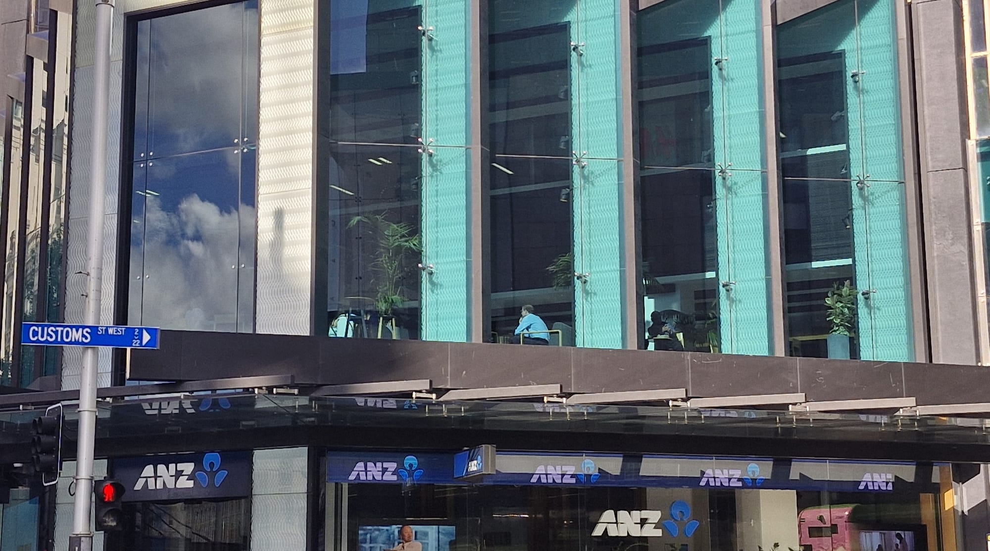NZ shares outperform Asia as heavyweights rally