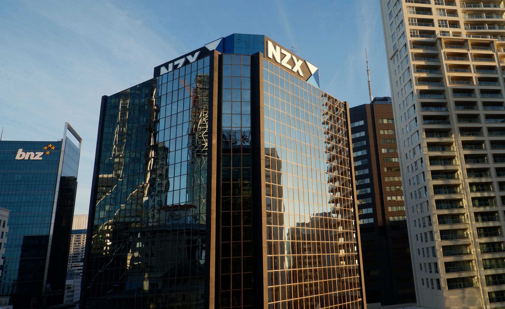 Blue chips nudge NZX50 down for 6th day; Xero unveils monster deal