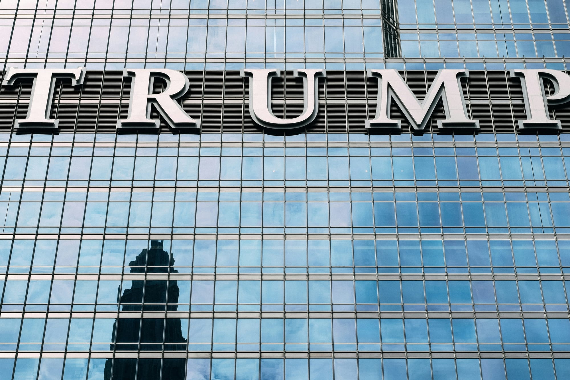 Trump returns to White House; kiwi gains on tariff talk