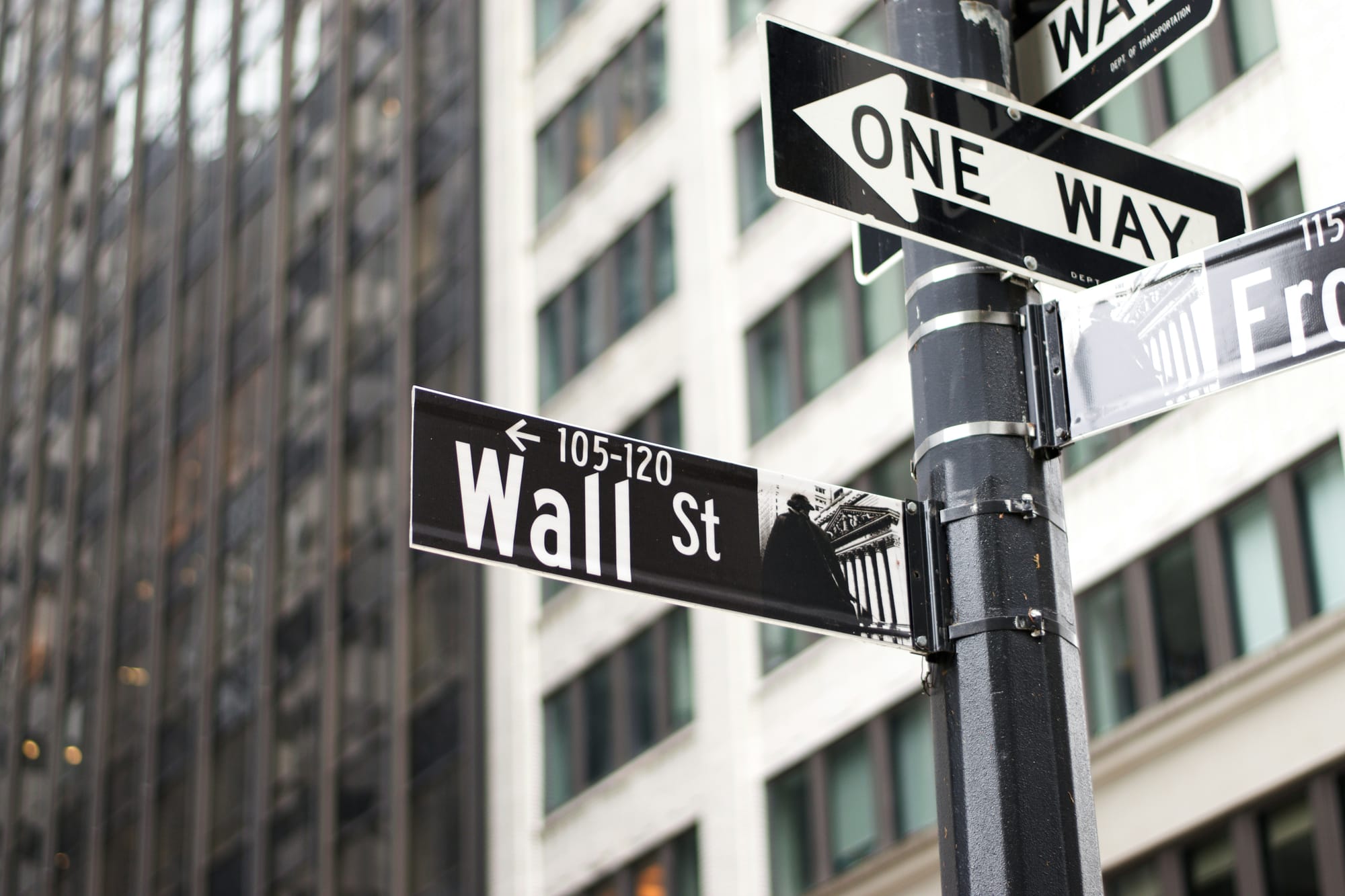 Wall Street drifts ahead of Fed review; tech earnings
