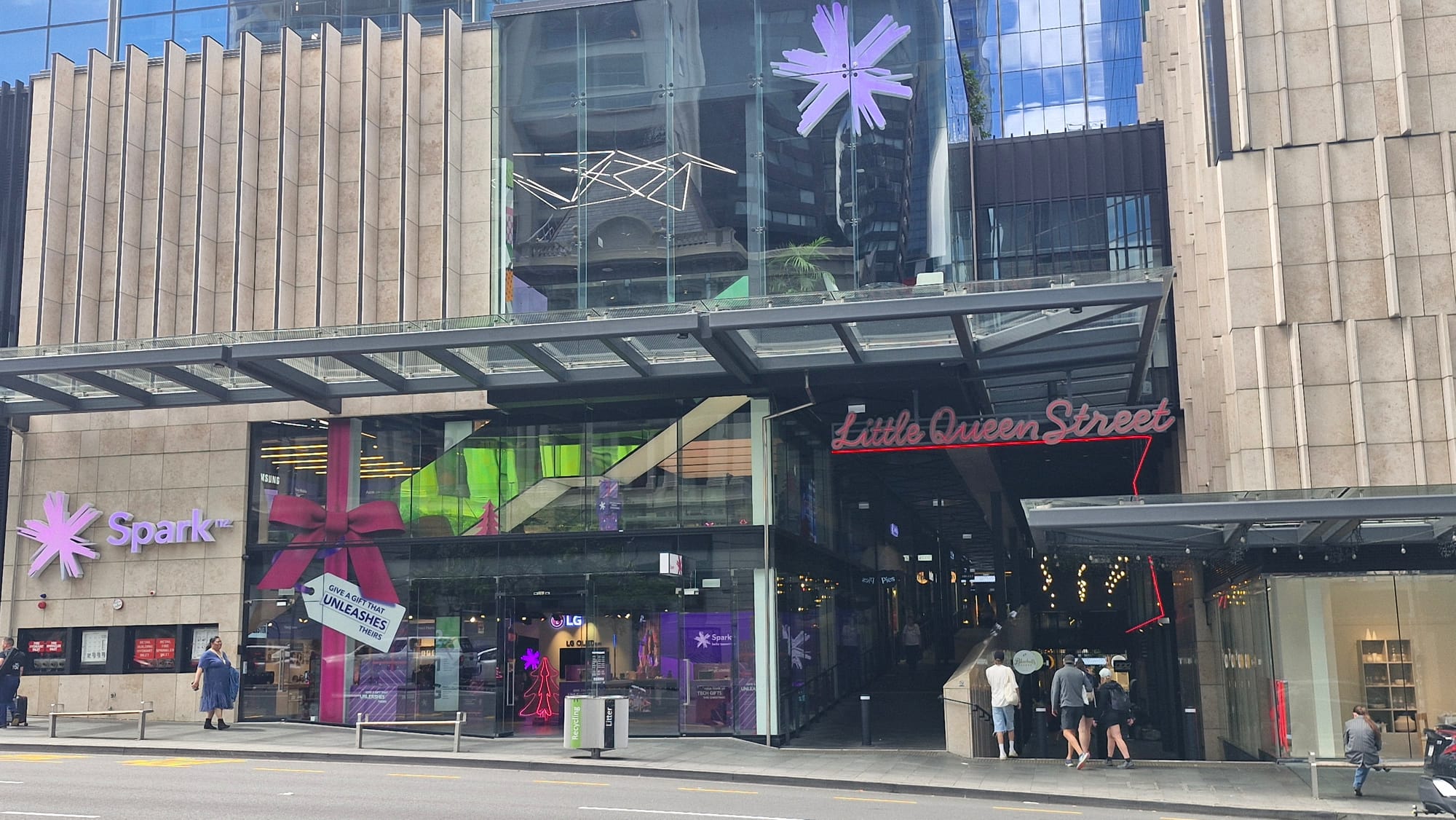 NZ shares snap 3-day decline as Hallenstein Glasson leads retailers higher