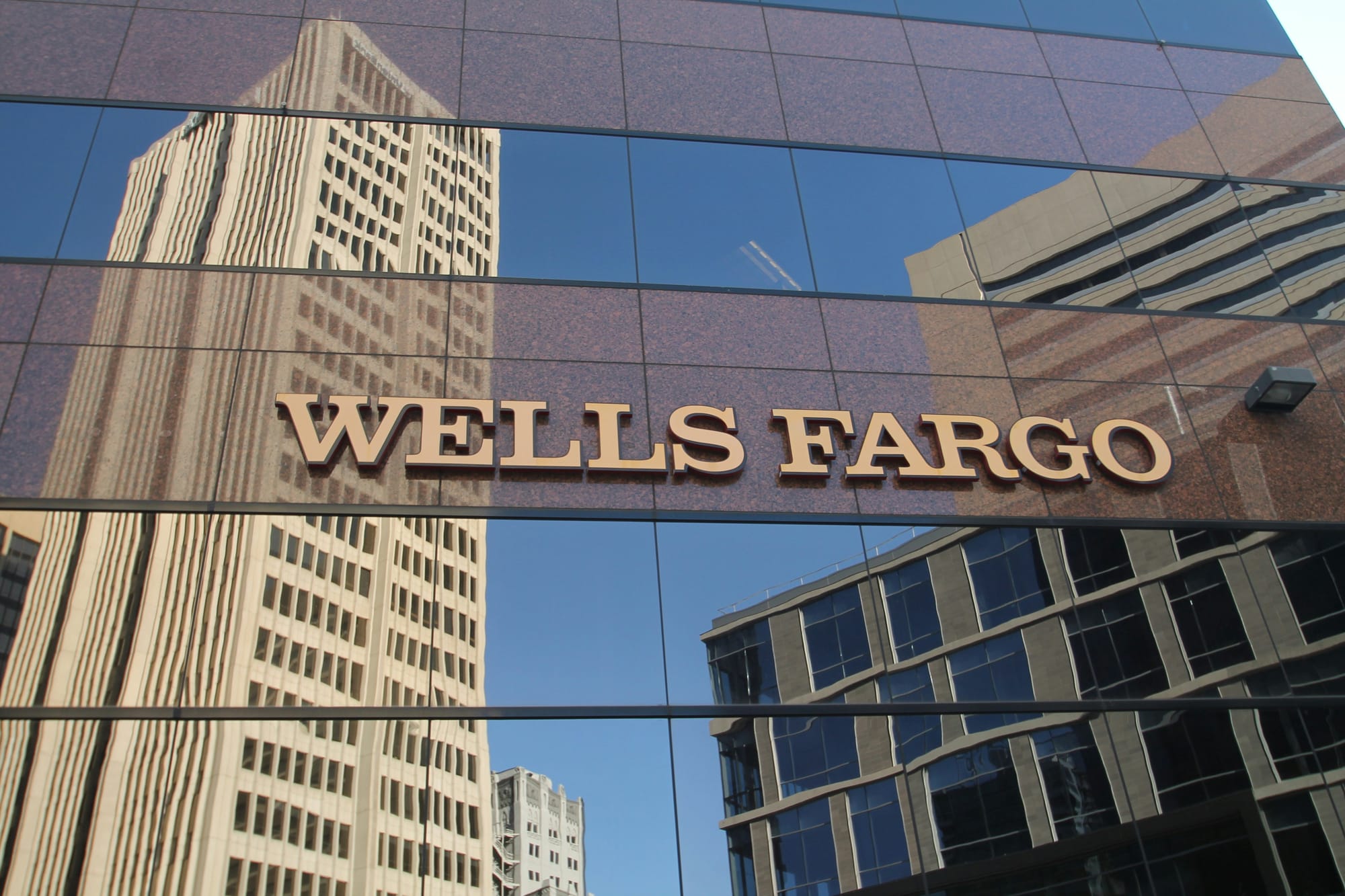 Wells Fargo leads Wall St higher as big banks make bank