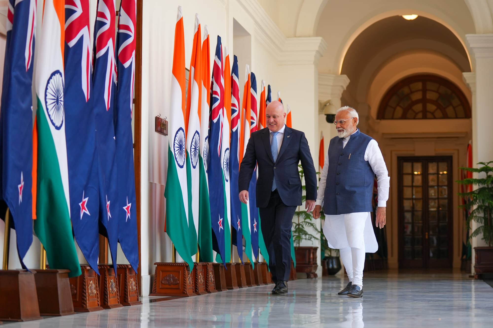 NZ dollar rallies after Indian free trade deal; Wall St extends gains