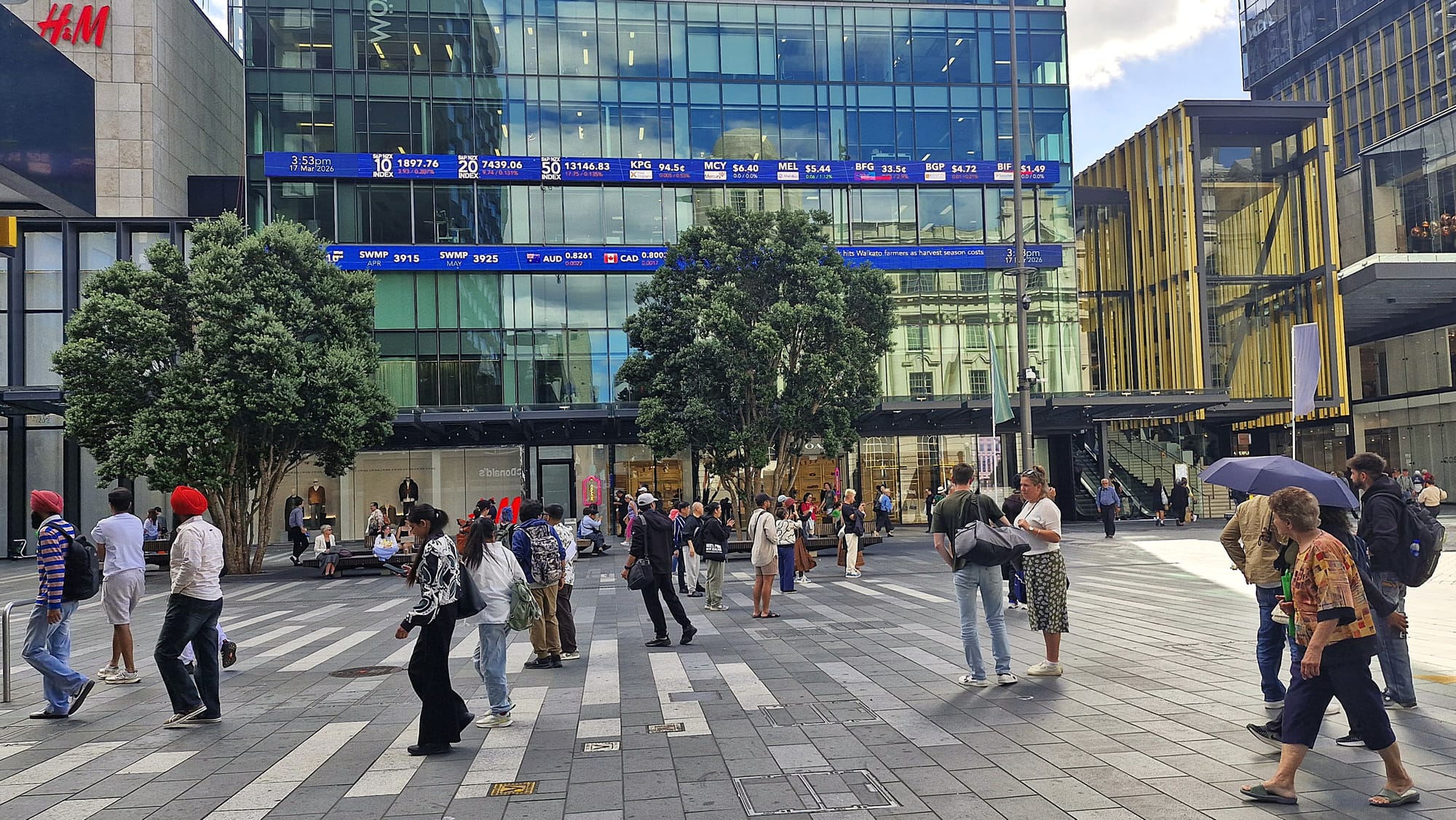Blue chips drag NZX50 higher as RBA hikes cash rate in close call