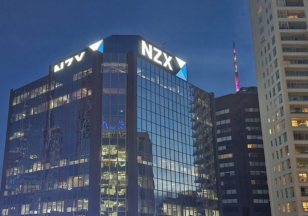 Mobil gets quiet scolding over info disclosure; NZX50 rallies post image