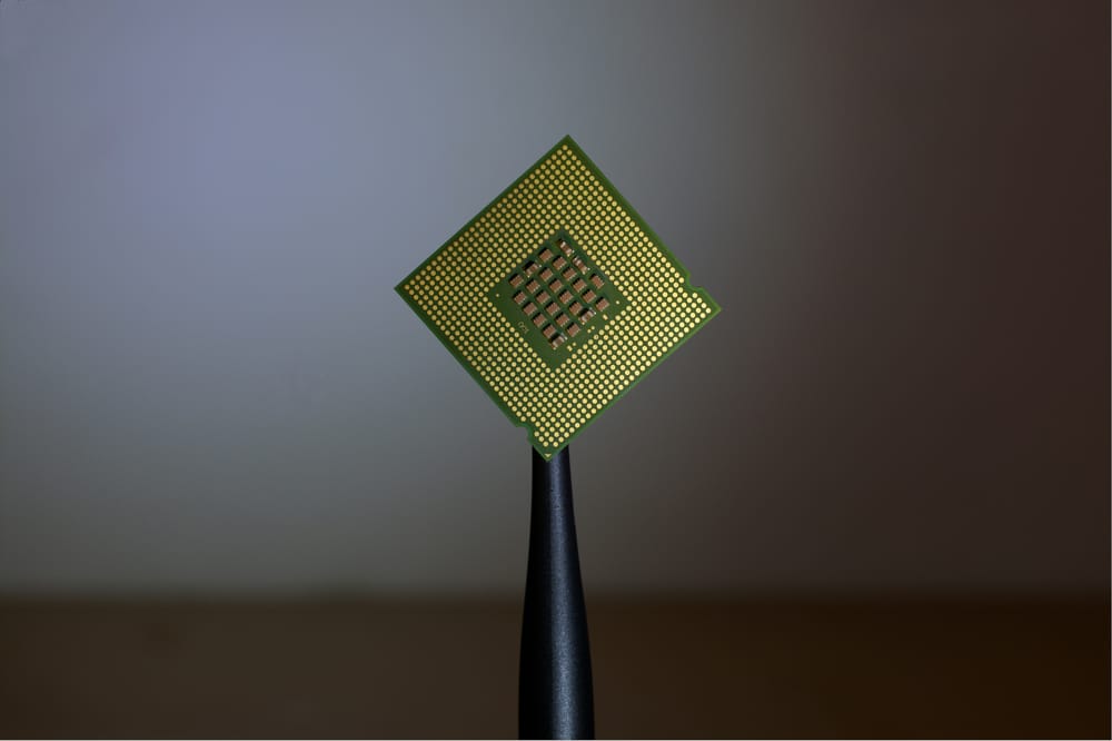 More US curbs on AI chip exports weigh on tech stocks; oil rising post image