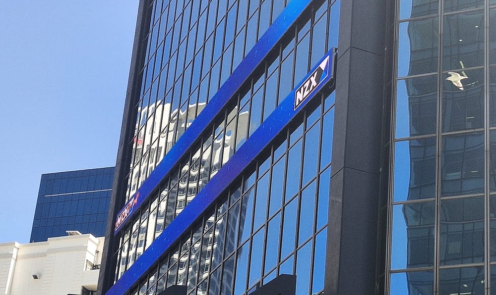 NZX50 snaps 4-day gain as blue chips weigh; miners rally post image