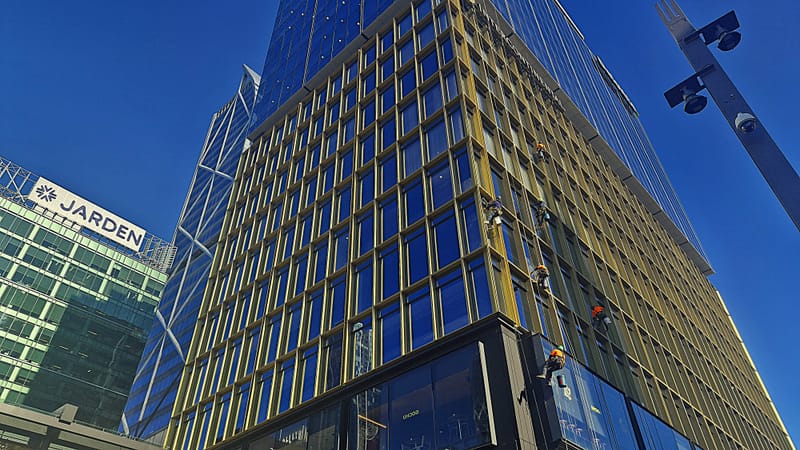 Kiwi, NZX50 fall as Iran tensions weigh; NZ economy grows post image