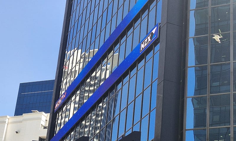 NZX50 snaps 4-day gain as blue chips weigh; miners rally post image